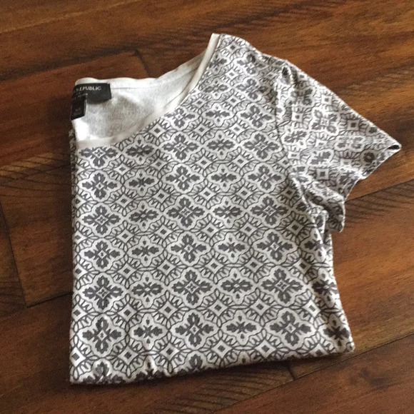 BANANA REPUBLIC Luxe Touch Women's Tee | Color: Gray/Brown | Size: XS - Picture 8 of 8